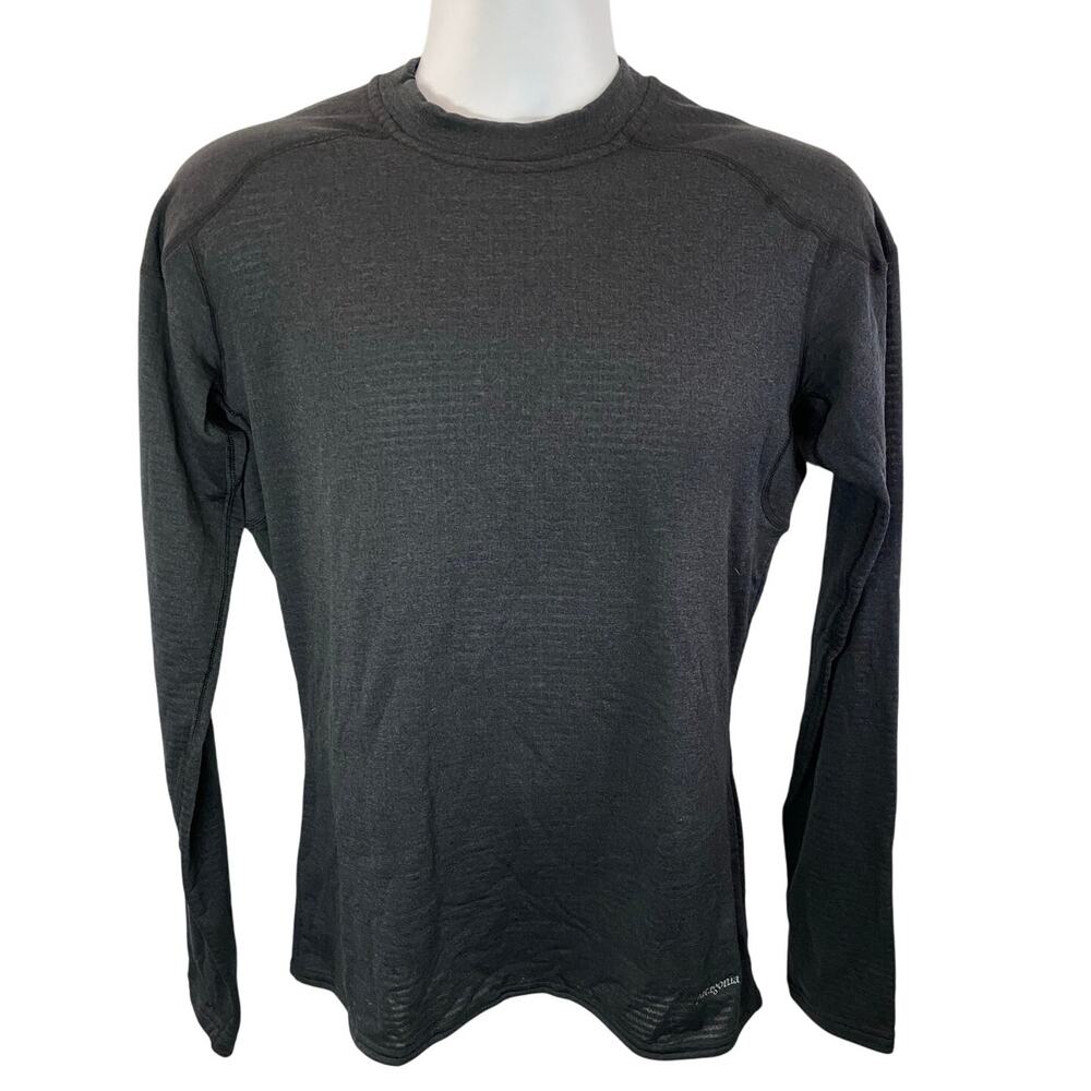 Patagonia, spandex blend long sleeve shirt Men's black shirt ribbed Size medium.